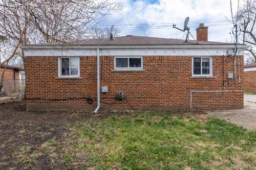 3903 Gloria St, Wayne, MI, 48184-1956 | Card Image