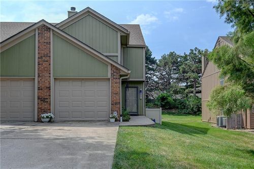 231 Sw Pinetree Ln, Lees Summit, MO, 64063-3979 | Card Image