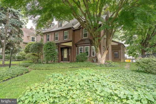52 Rock Glen Rd, WYNNEWOOD, PA, 19096-3828 | Card Image