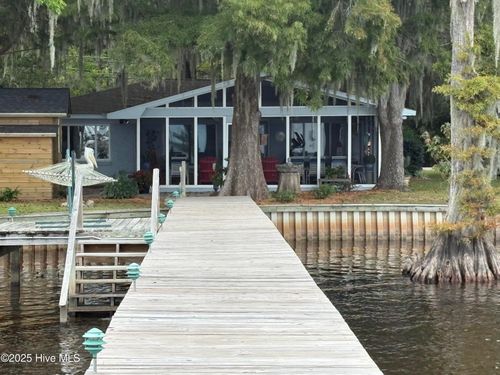 802 Canal Cove Rd, Lake Waccamaw, NC, 28450-1816 | Card Image