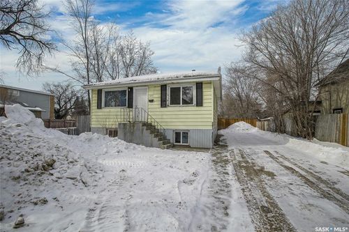327 Av Q S, Saskatoon, SK, S7M2Y2 | Card Image