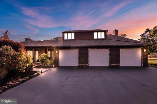 16 Scotland Dr, READING, PA, 19606-9544 | Card Image