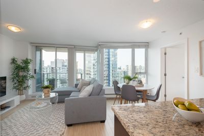 3301 - 188 Keefer Pl, Condo with 2 bedrooms, 2 bathrooms and 2 parking in Vancouver BC | Image 1