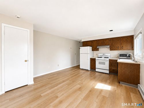 2r-124 Lawn Ave, Stamford, CT, 06902-3134 | Card Image