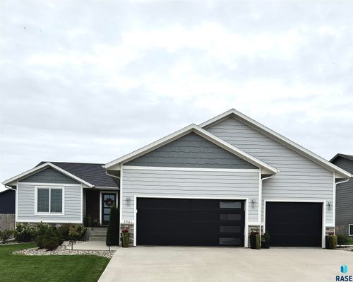 5301 E Revere Dr Drive, Sioux Falls, SD, 57110 | Card Image