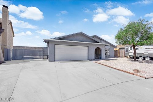 6741 Bonillo Dr, Las Vegas, NV, 89103-2049 | Card Image