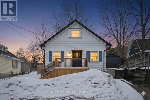 7 Riverside Dr W, Elmira, ON, N3B1P9 | Card Image