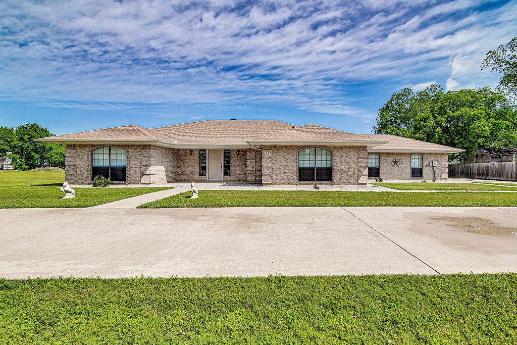 Oak Grove Ct, Fort Worth, TX 76115
