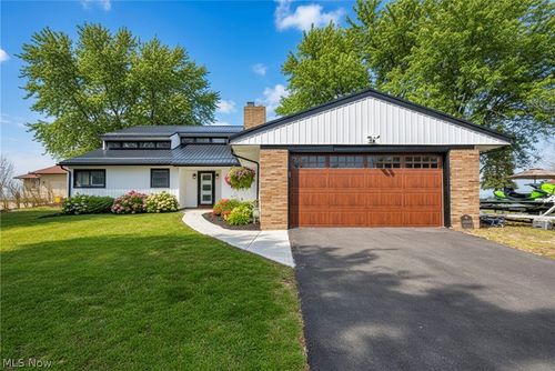 32321 Lake Shore Blvd, Willowick, OH, 44095-3208 | Card Image