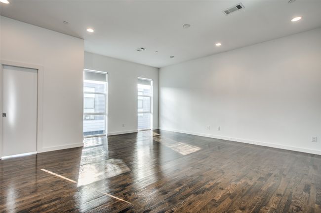 E - 4901 Live Oak St, Townhouse with 2 bedrooms, 3 bathrooms and null parking in Dallas TX | Image 10