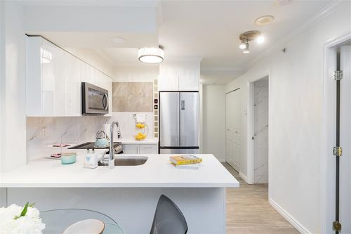 301-1189 Howe St, Vancouver, BC, V6Z2X4 | Card Image