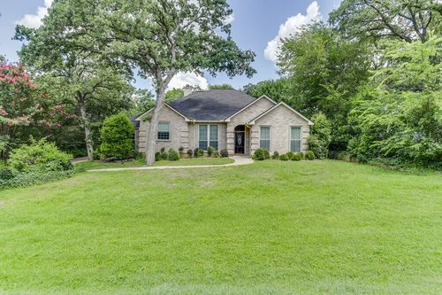 4901 Hidden Oaks Ln, Arlington, TX, 76017-2131 | Card Image