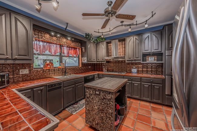 7802 Timber Top Dr, House other with 3 bedrooms, 4 bathrooms and null parking in Fair Oaks Ranch TX | Image 30