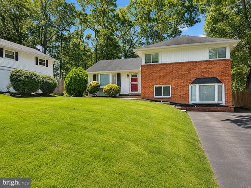 10827 Charles Dr, FAIRFAX, VA, 22030-5140 | Card Image