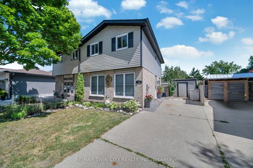 28 Uxbridge Cres, Kitchener, ON, N2E2P8 | Card Image
