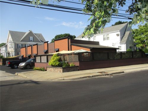 609 Armistice Blvd, Pawtucket, RI, 02861-2660 | Card Image