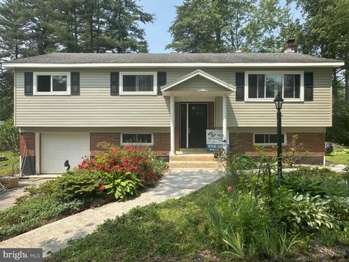 221 Pine Blvd, ORWIGSBURG, PA, 17961-9606 | Card Image
