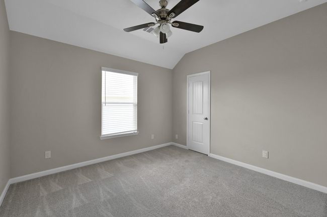 Bedroom 2 with ceiling fan. | Image 27