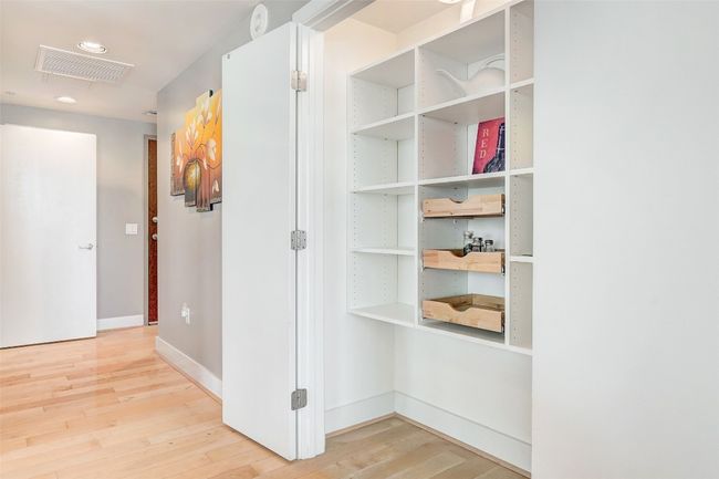 APT-1301 - 300 Bowie St, Condo with 2 bedrooms, 2 bathrooms and 2 parking in Austin TX | Image 13