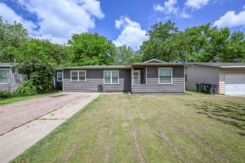 813 Dugan St, Arlington, TX, 76010-1221 | Card Image