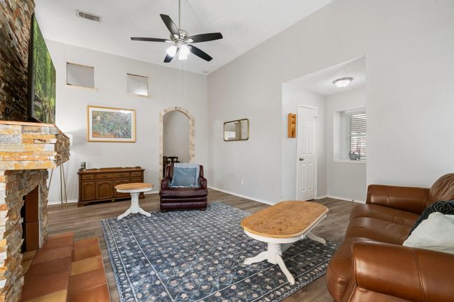31311 N Head Dr, House other with 3 bedrooms, 2 bathrooms and 2 parking in Spring TX | Image 7