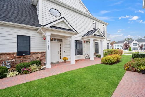 744-86202 Spruce Pond Cir, Plainview, NY, 11803-2352 | Card Image