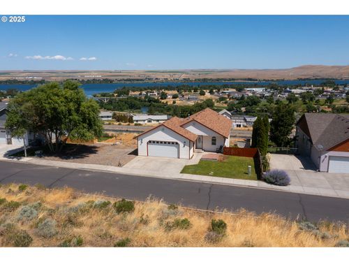 55 Truman Ave, Umatilla, OR, 97882-6238 | Card Image