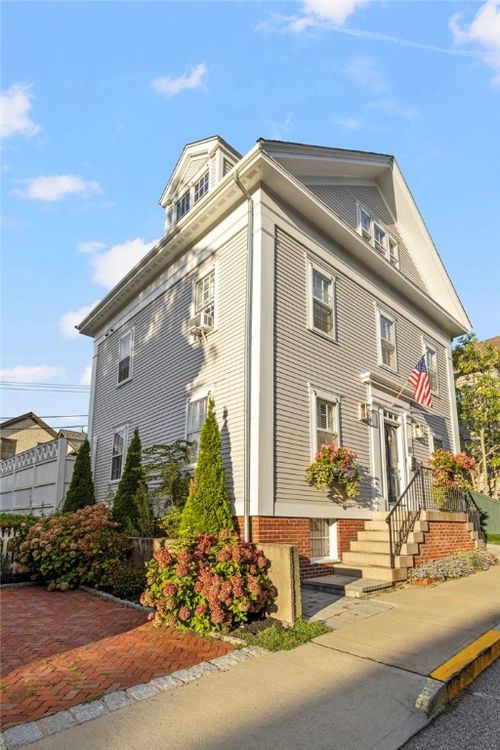 28 John St, Newport, RI, 02840-3106 | Card Image