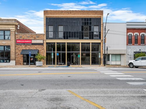 107 E Broadway St, Bolivar, MO, 65613-1600 | Card Image
