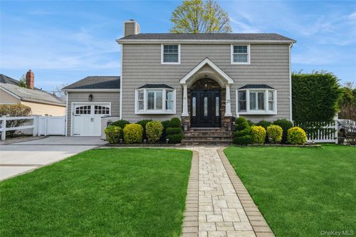21 Crest Rd E, Merrick, NY, 11566-1406 | Card Image