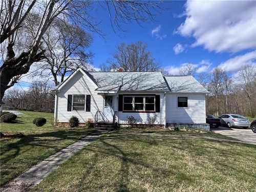 1611 E Pine St, Mount Airy, NC, 27030-8261 | Card Image