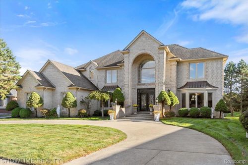 13676 Timberwyck Dr, Shelby Township, MI, 48315-2403 | Card Image