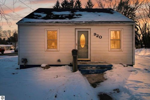 920 Ely St, Alma, MI, 48801-2557 | Card Image