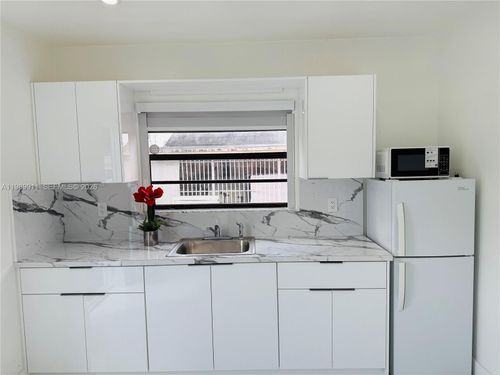 efficiency-706 W 40th Pl, Hialeah, FL, 33012-3842 | Card Image