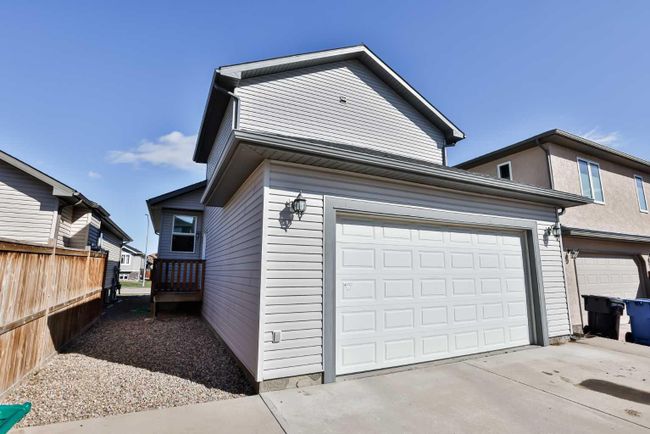 54 Sunridge Boulevard W, Home with 3 bedrooms, 3 bathrooms and 4 parking in Lethbridge AB | Image 2