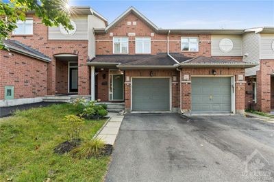 122 Kimberwick Cres, Townhouse with 3 bedrooms, 4 bathrooms and 2 parking in Ottawa ON | Image 2