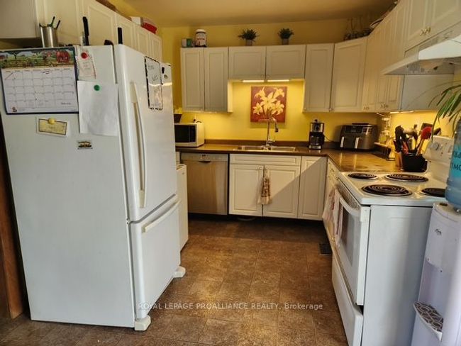 22208 Loyalist Pky, House other with 3 bedrooms, 4 bathrooms and 10 parking in Carrying Place ON | Image 11