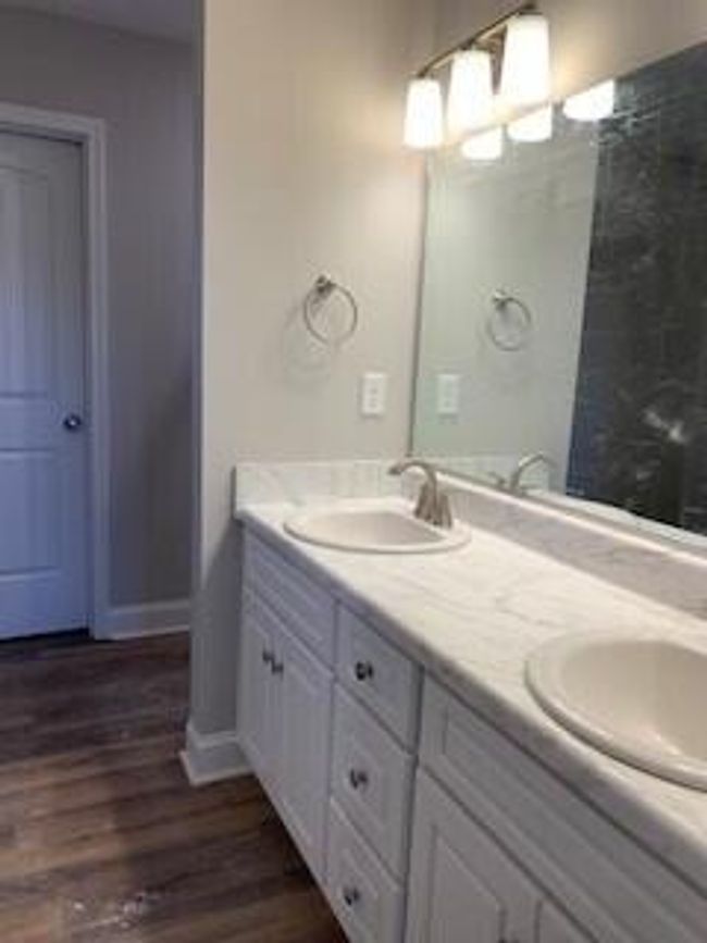 owner's bathroom | Image 12