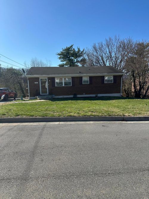 3762 Rolling Hill Ave Nw, Roanoke, VA, 24017-6502 | Card Image
