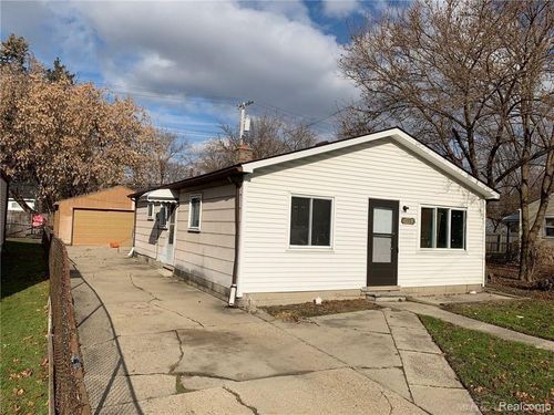 11051 Maxwell Ave, Warren, MI, 48089-2451 | Card Image