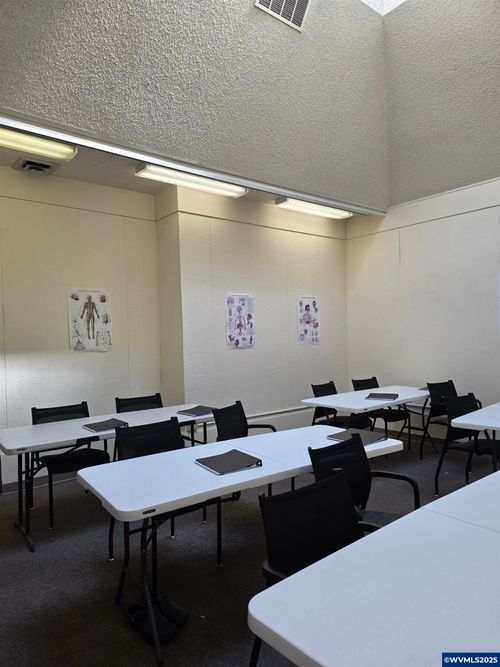 40 E Sherman St, Lebanon, OR, 97355-3206 | Card Image