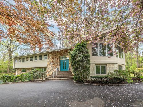 7 Southeast Rd, Sands Point, NY, 11050-2697 | Card Image