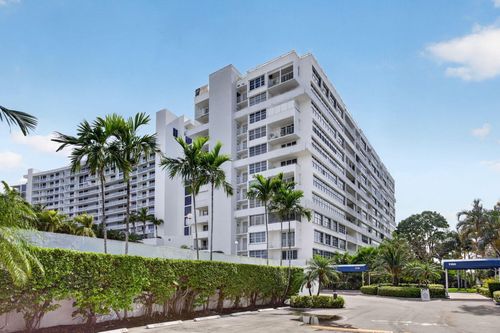 305-1170 N Federal Hwy, Fort Lauderdale, FL, 33304-1441 | Card Image