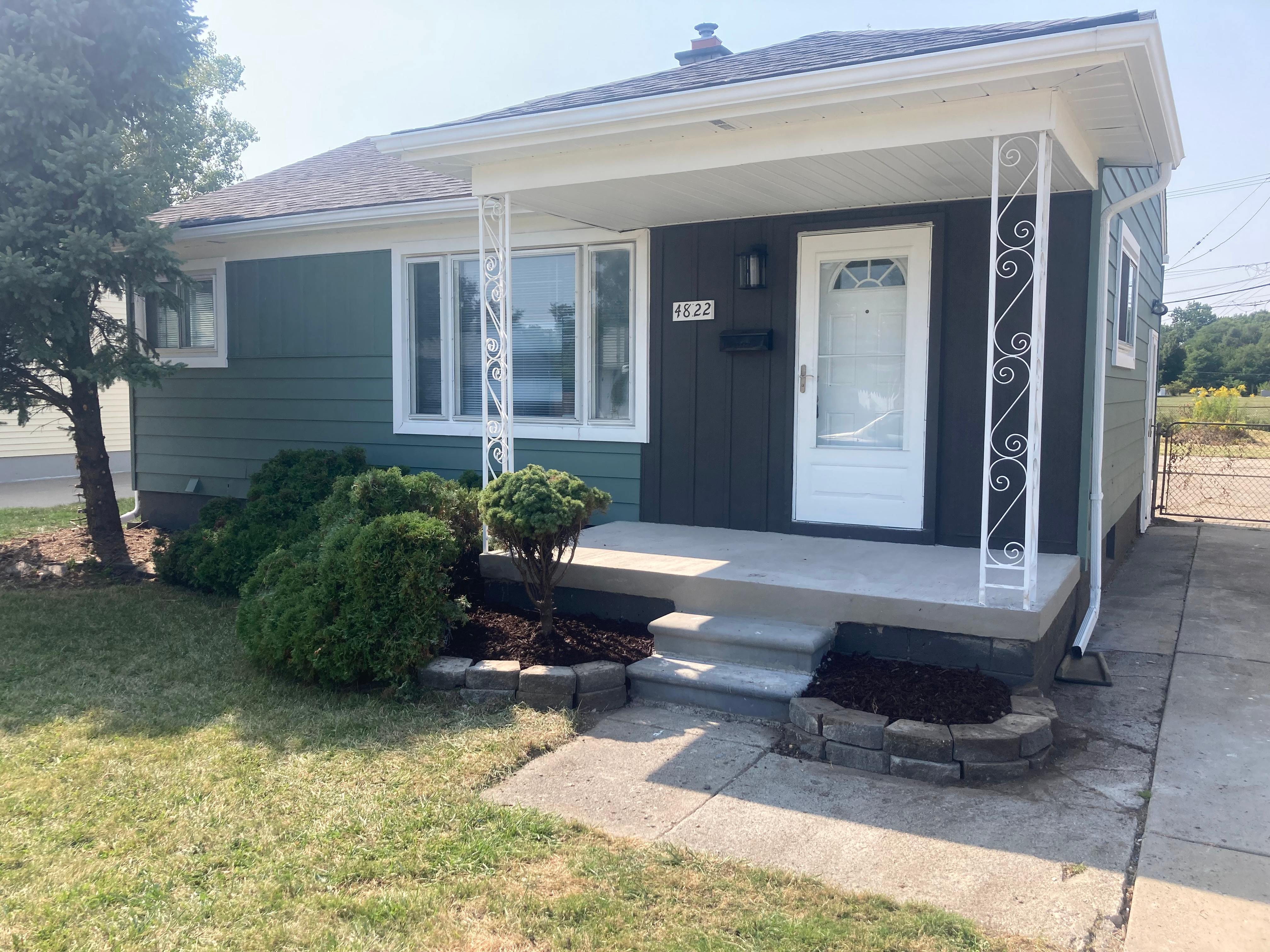 Matthew St, Westland, MI 48186