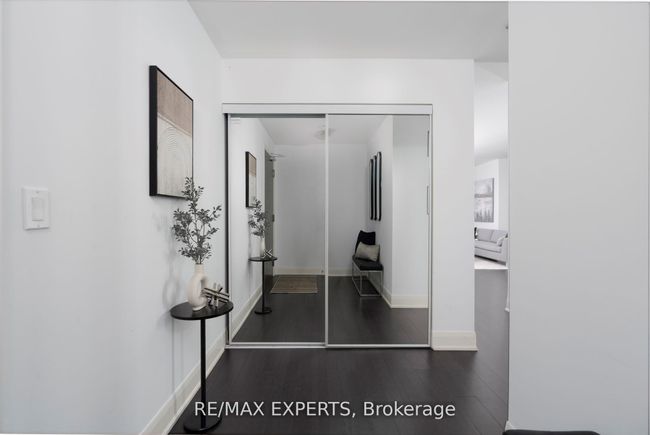 2406 - 2900 Highway 7 Road, Condo with 2 bedrooms, 2 bathrooms and null parking in Vaughan ON | Image 4