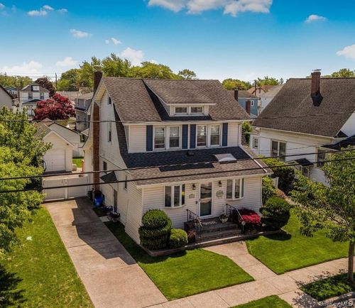 84 Woodlawn Ave, Valley Stream, NY, 11581-1325 | Card Image