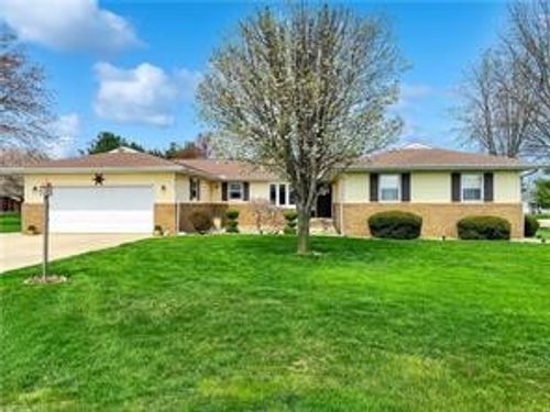 9 Greenbriar Dr, Mattoon, IL, 61938-9011 | Card Image