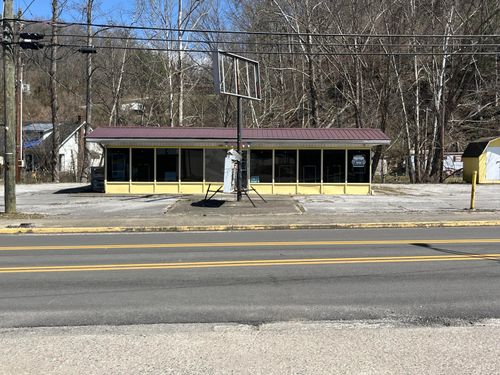 1313 E Main St, Cumberland, KY, 40823-1721 | Card Image