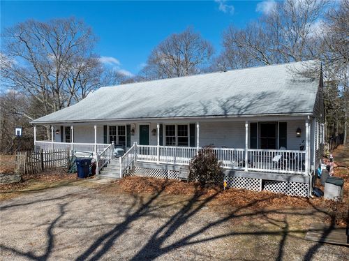 40 Fleetwood Dr, Saunderstown, RI, 02874-3115 | Card Image