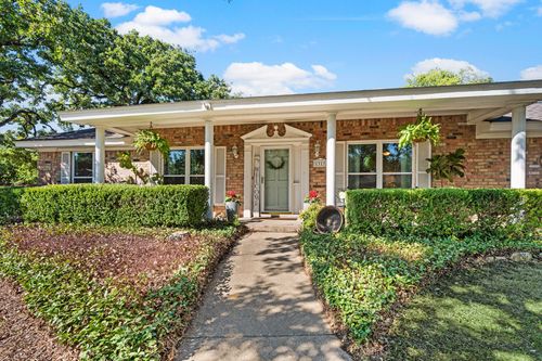 1317 Wade Dr, Bedford, TX, 76022-6644 | Card Image